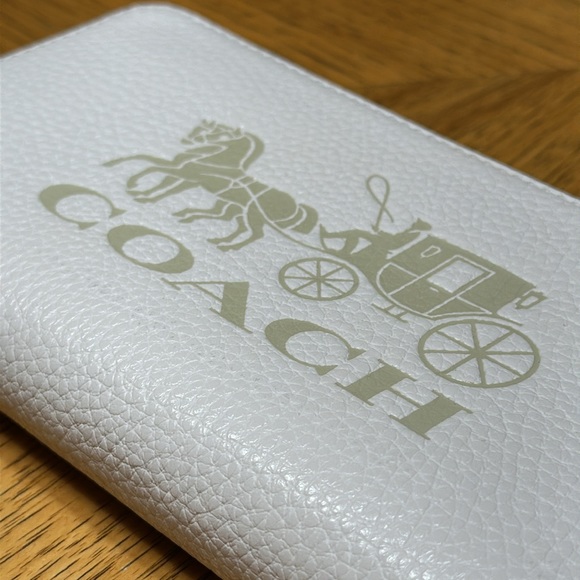 *LIKE NEW* COACH Embossed Horse & Carriage Long Zip-Around Wallet - Picture 3 of 16